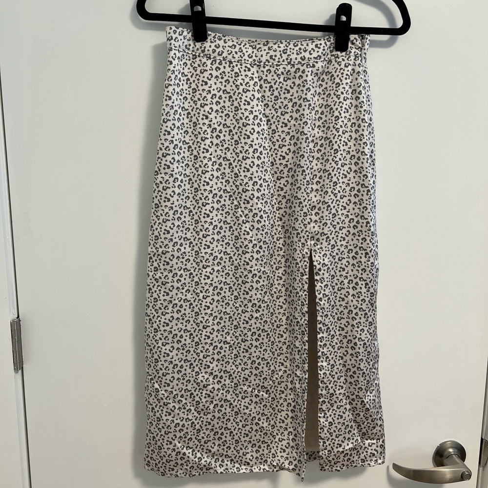 Abercrombie & Fitch White and Grey Leopard Skirt with Slit